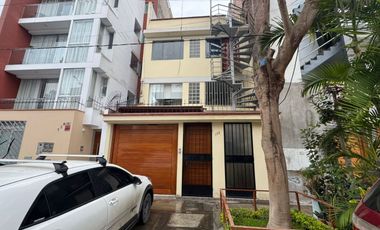 Venta de Casa de 4 Pisos en Salvador Dali – Santiago de Surco