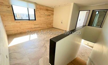 En venta planta alta duplex terraza amplia en zibata 4 recamaras 3 baños 2 autos