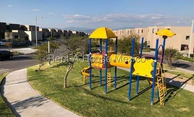 En venta planta alta duplex terraza amplia en zibata 4 recamaras 3 baños 2 autos