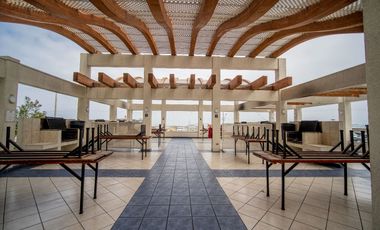 SE ARRIENDA DEPTO AMOBLADO EN COND. TRES MARES, CARIBE.