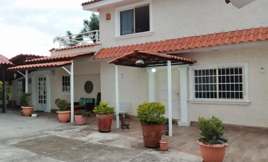 Casa en Venta Santa Ana Tepetitlán, Junto a Bugambilias en Zapopan
