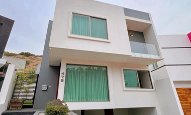 Casa Venta con Recamara en Planta Baja, en la Rioja, Tlajomulco de Zúñiga