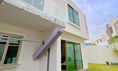 Casa Venta con Recamara en Planta Baja, en la Rioja, Tlajomulco de Zúñiga