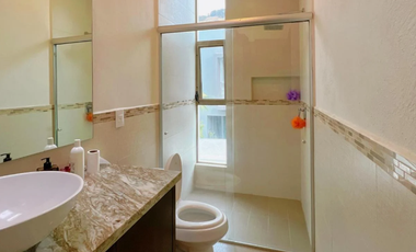 Casa Venta con Recamara en Planta Baja, en la Rioja, Tlajomulco de Zúñiga