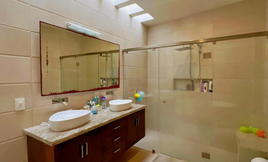 Casa Venta con Recamara en Planta Baja, en la Rioja, Tlajomulco de Zúñiga