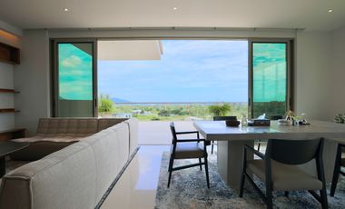 3 Bedroom Hilltop Condo with Exclusive Views and large Outdoor Terrace