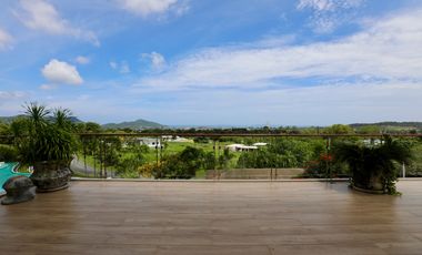 3 Bedroom Hilltop Condo with Exclusive Views and large Outdoor Terrace