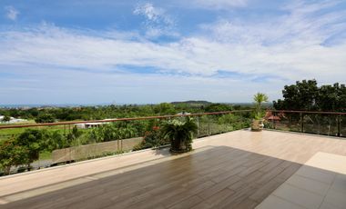 3 Bedroom Hilltop Condo with Exclusive Views and large Outdoor Terrace
