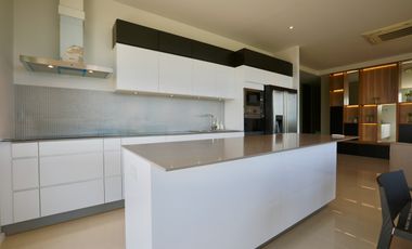 3 Bedroom Hilltop Condo with Exclusive Views and large Outdoor Terrace