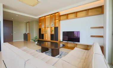 3 Bedroom Hilltop Condo with Exclusive Views and large Outdoor Terrace
