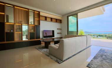 3 Bedroom Hilltop Condo with Exclusive Views and large Outdoor Terrace