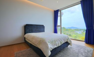 3 Bedroom Hilltop Condo with Exclusive Views and large Outdoor Terrace