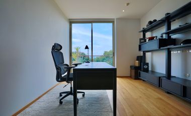 3 Bedroom Hilltop Condo with Exclusive Views and large Outdoor Terrace