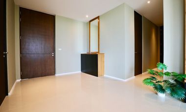 3 Bedroom Hilltop Condo with Exclusive Views and large Outdoor Terrace