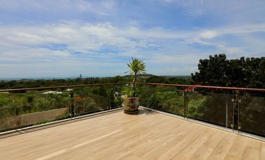 3 Bedroom Hilltop Condo with Exclusive Views and large Outdoor Terrace