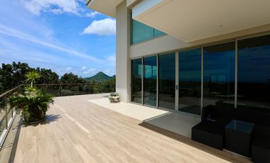 3 Bedroom Hilltop Condo with Exclusive Views and large Outdoor Terrace