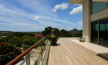 3 Bedroom Hilltop Condo with Exclusive Views and large Outdoor Terrace