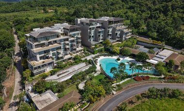 3 Bedroom Hilltop Condo with Exclusive Views and large Outdoor Terrace