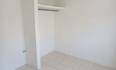 Casa de alquiler en Mucho Lote 1, 3 dormitorios, 1 parqueo cerrado.