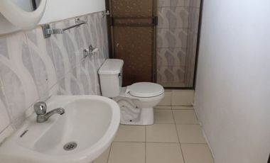 Casa de alquiler en Mucho Lote 1, 3 dormitorios, 1 parqueo cerrado.