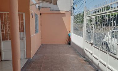 Casa de alquiler en Mucho Lote 1, 3 dormitorios, 1 parqueo cerrado.