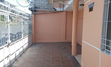 Casa de alquiler en Mucho Lote 1, 3 dormitorios, 1 parqueo cerrado.