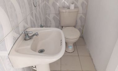 Casa de alquiler en Mucho Lote 1, 3 dormitorios, 1 parqueo cerrado.