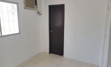 Casa de alquiler en Mucho Lote 1, 3 dormitorios, 1 parqueo cerrado.