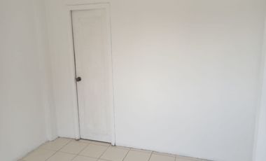 Casa de alquiler en Mucho Lote 1, 3 dormitorios, 1 parqueo cerrado.