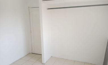 Casa de alquiler en Mucho Lote 1, 3 dormitorios, 1 parqueo cerrado.