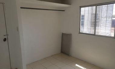 Casa de alquiler en Mucho Lote 1, 3 dormitorios, 1 parqueo cerrado.