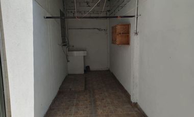 Casa de alquiler en Mucho Lote 1, 3 dormitorios, 1 parqueo cerrado.