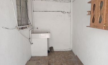 Casa de alquiler en Mucho Lote 1, 3 dormitorios, 1 parqueo cerrado.