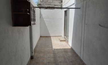 Casa de alquiler en Mucho Lote 1, 3 dormitorios, 1 parqueo cerrado.