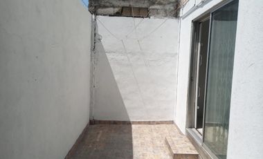 Casa de alquiler en Mucho Lote 1, 3 dormitorios, 1 parqueo cerrado.