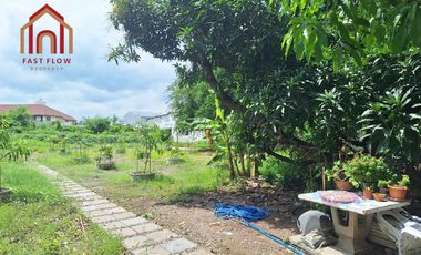 Land for sale: 1 rai, 1 ngan, 55 square wah (approximately 1.5 acres) located on the main road into Tha Chalom, just 300 meters from Soi Tha Chalom. 6