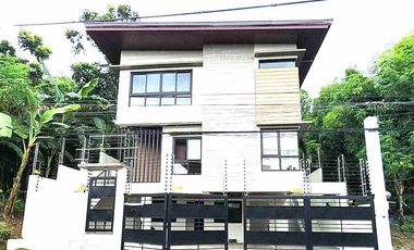 3 Storey House and Lot for sale in Filinvest Subdivision Batasan Hills near Commonwealth Quezon City