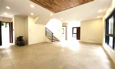 3 Storey House and Lot for sale in Filinvest Subdivision Batasan Hills near Commonwealth Quezon City