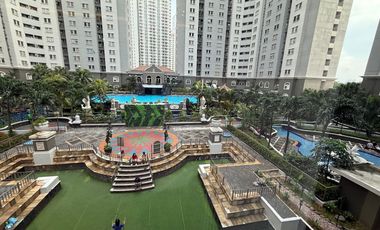 Disewakan Tahunan/Bulanan Townhouse Mediterania Garden Residences 1-Lantai Ground langsung taman + Pool 2 ha