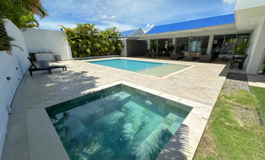 Casa remodelada en el condominio Palma Real