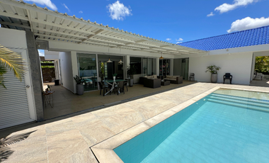 Casa remodelada en el condominio Palma Real