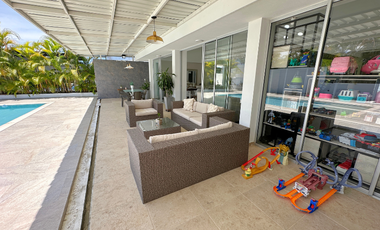 Casa remodelada en el condominio Palma Real