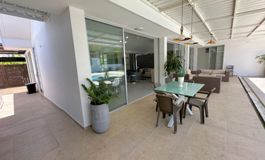 Casa remodelada en el condominio Palma Real