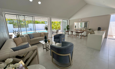 Casa remodelada en el condominio Palma Real