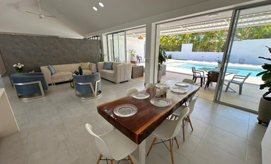 Casa remodelada en el condominio Palma Real