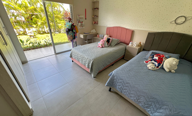 Casa remodelada en el condominio Palma Real