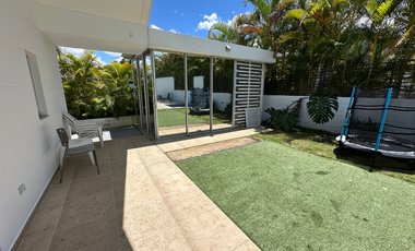 Casa remodelada en el condominio Palma Real