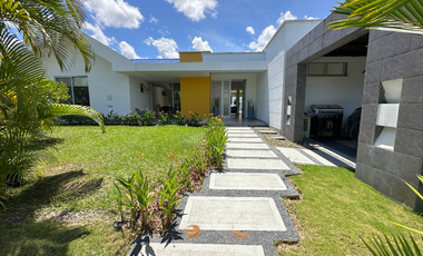 Casa remodelada en el condominio Palma Real