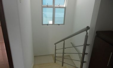 SE VENDE CASA DE DOS PISOS EN CONJUNTO CERRADO LOS GIRAOLES, ORIENTE DE NEIVA