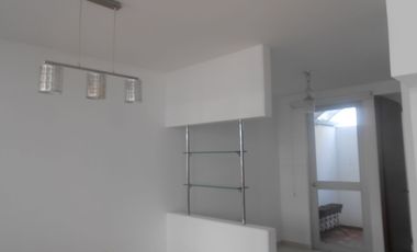 SE VENDE CASA DE DOS PISOS EN CONJUNTO CERRADO LOS GIRAOLES, ORIENTE DE NEIVA